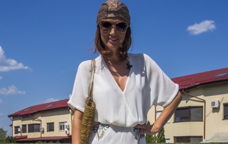 Unica Fashion Week, Ziua 2: Carmen Negoiţă ne propune o ţinută de plajă