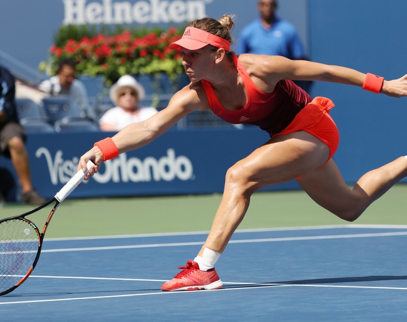 US Open, primul tur, ziua a doua. ^Simona Halep a strivit-o pe Marina Erakovici. Și Monica Niculescu merge mai departe. Andreea Mitu, Alexandra Dulgheru și Irina Begu au fost eliminate, ultima dintre ele dramatic / LIVE BLOG & GALERIE FOTO