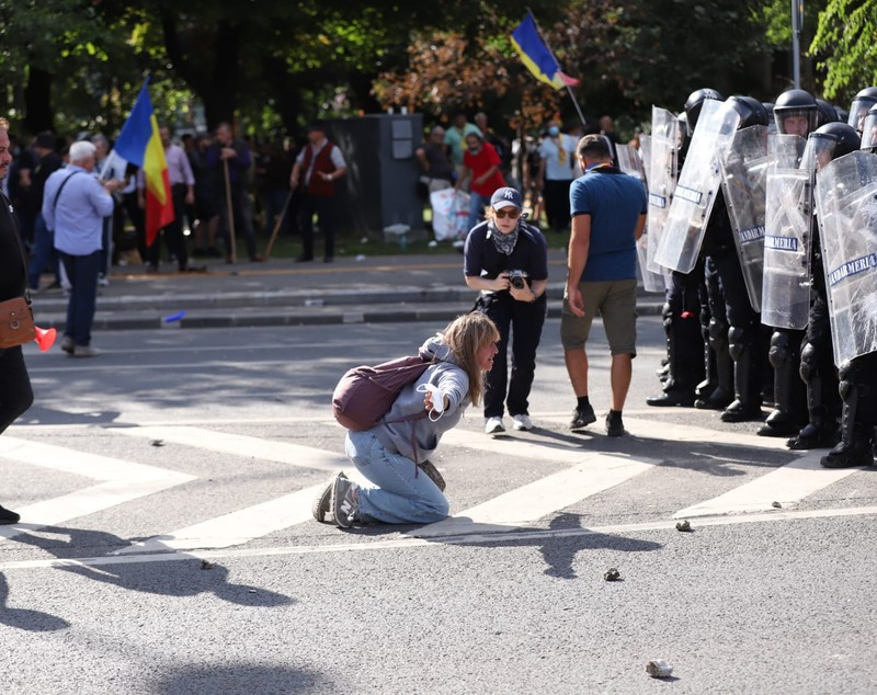 Violențe la protestul fermierilor din fața Guvernului: 26 de persoane au fost ridicate și duse la audieri, iar trei au ajuns la urgențe