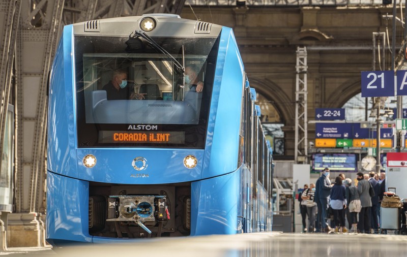 România cumpără 12 trenuri pe hidrogen. Cât costă