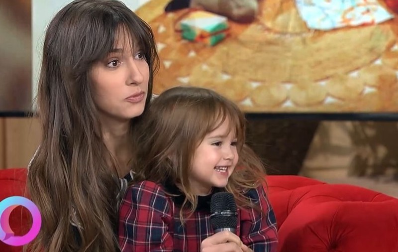 Dana Rogoz și fetița ei, împreună la TV, în direct. Reacția micuței Lia i-a amuzat chiar și pe prezentatorii de la „Vorbește lumea”