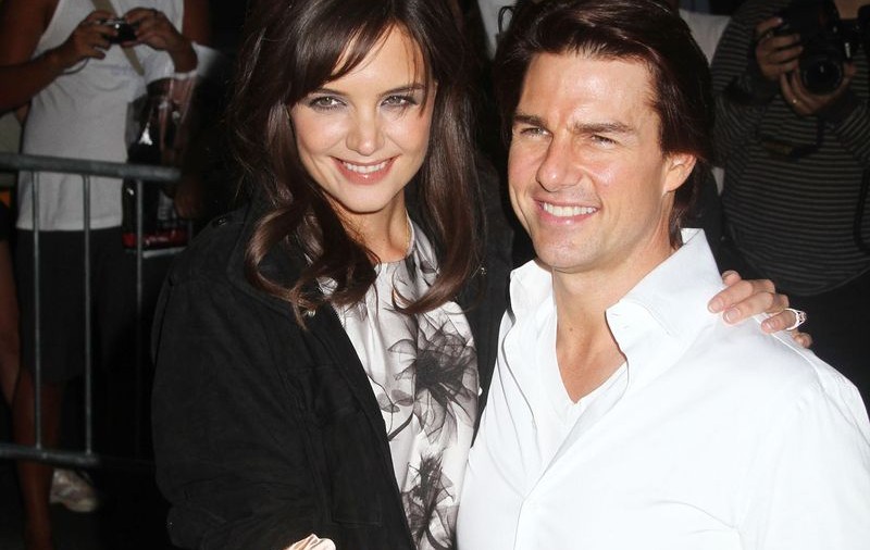 Katie Holmes, răsfăţată de Tom Cruise cu trandafiri roşii