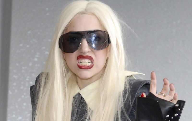 Lady GaGa se teme de telefoanele mobile