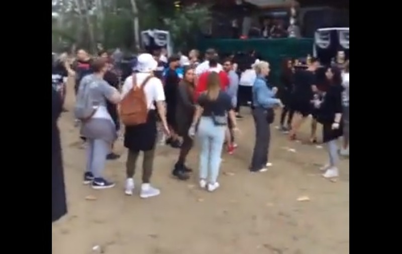 Petrecere cu 60 de persoane la Galaţi, oprită de poliţişti, după ce evenimentul a fost transmis pe Facebook