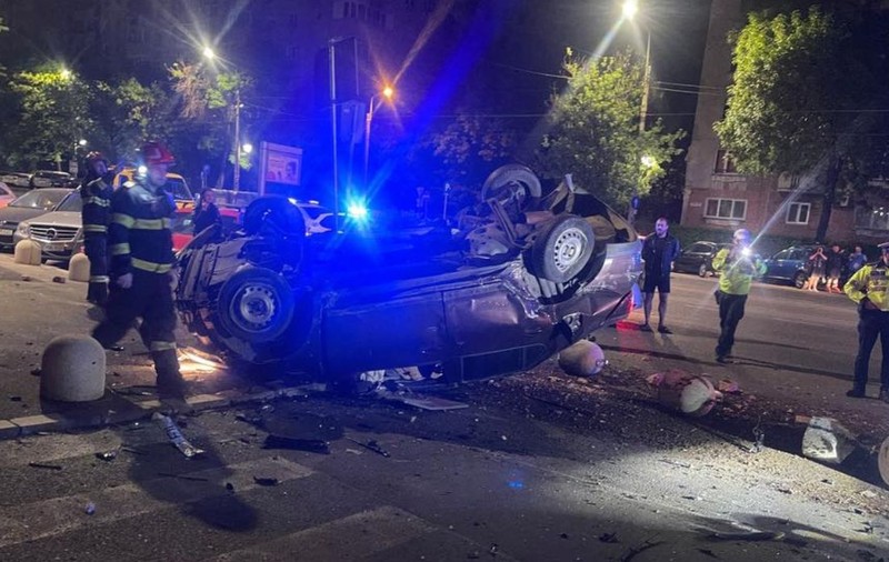 Accident violent cu un Mercedes furat, după o urmărire demnă de un film de acțiune, în București