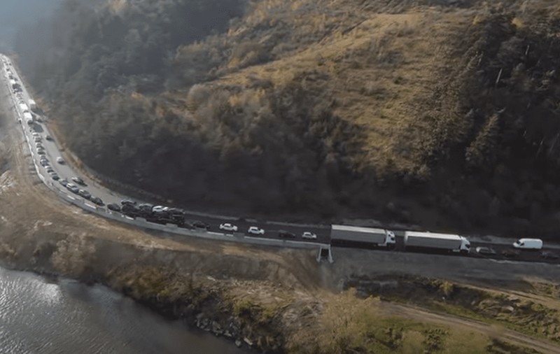 Traficul pe Valea Oltului, închis de azi, 8 iulie, timp de o lună, în intervalul 6.00 – 20.00. Harta cu rutele ocolitoare