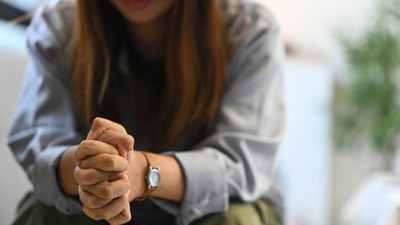 tineri tristi, deprimati