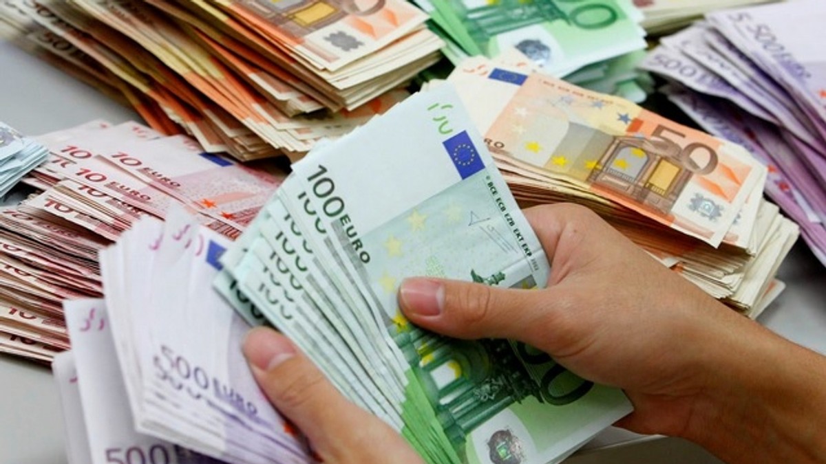 O mie de euro, prețul vizei pentru viitorul ei soț
