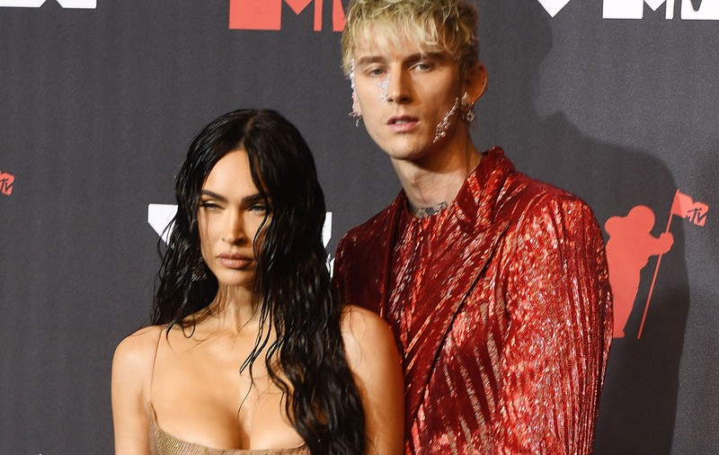 Megan Fox, despre ritualurile pe care le are cu logodnicul ei, Machine Gun Kelly: „Ne bem sângele unul altuia”