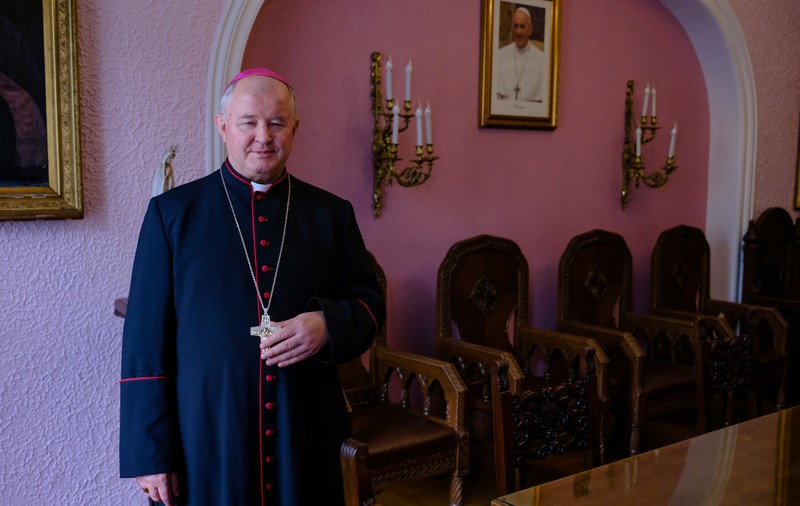 INTERVIU. Liderul bisericii romano-catolice din România explică gestul fără precedent al Papei Francisc: „Durerea l-a determinat să implore la Ambasada Rusiei“