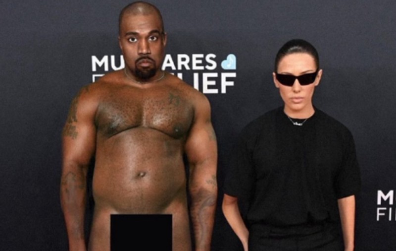 Kanye West - gol, Bianca Censori - îmbrăcată, experiment al unei scriitoare: „Trupurile bărbaților le aparțin. Corpul unei femei este al tuturor”