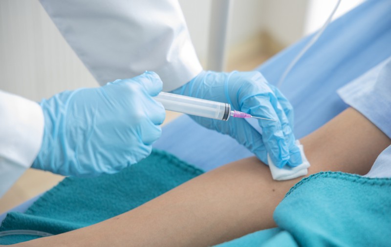 O infirmieră din Iași venea băută la spital, dar colegii o "acopereau" mereu. Motivul pentru care acum au raportat totul superiorilor