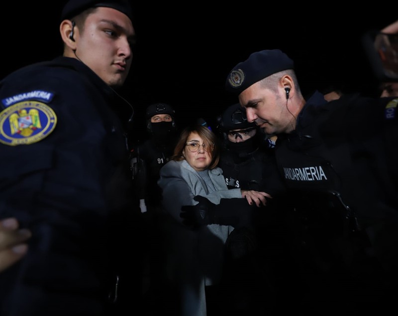 Fiica afaceristului ucis în atentatul cu bombă de la Arad, adusă la Parchet. Laura Crișan a fost reținută, alături de doi inculpați