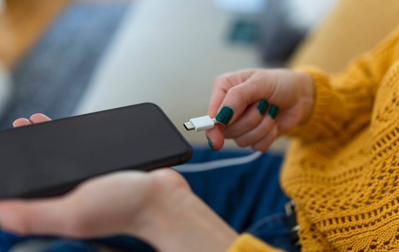 USB-C devine încărcătorul universal pentru toate dispozitivele mobile. Directiva UE a intrat în vigoare astăzi