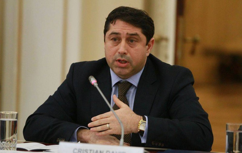 Decizie bombă pentru ministrul de Interne arestat pentru mită! Cristian David, în arest la domiciliu