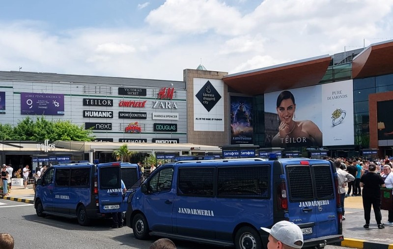 Alertă falsă cu bombă la mall Băneasa. Clienții, evacuați după ce un bărbat a anunțat că a amplasat un dispozitiv exploziv