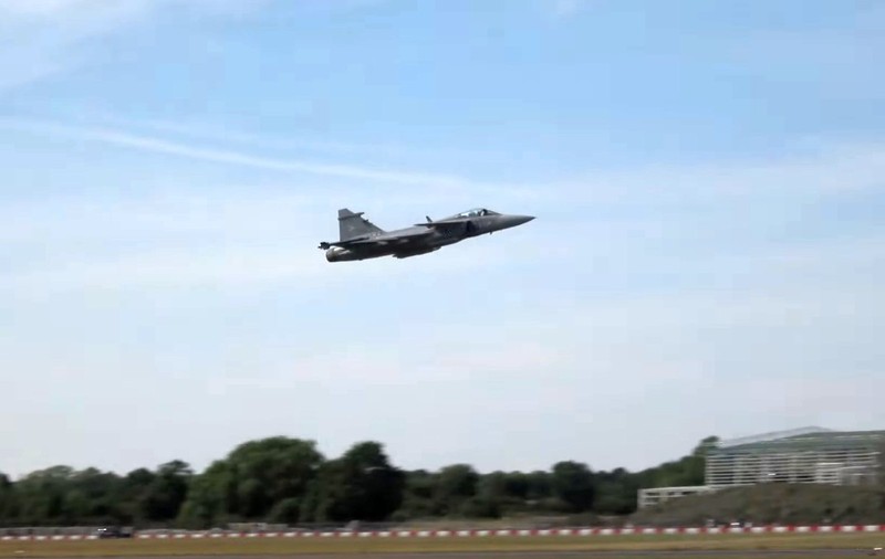 Avioanele de luptă din Ungaria, alertate din cauza unei aeronave care zbura din România spre Germania
