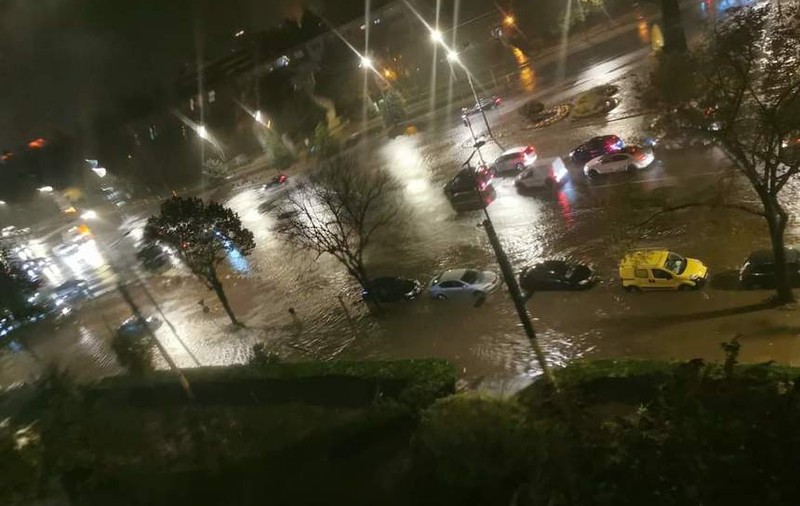 Cod roșu de vijelii și ploi la Constanța. Au fost emise mesaje Ro-Alert, iar reactorul 1 de la CEN Cernavodă a fost decuplat din cauza vântului