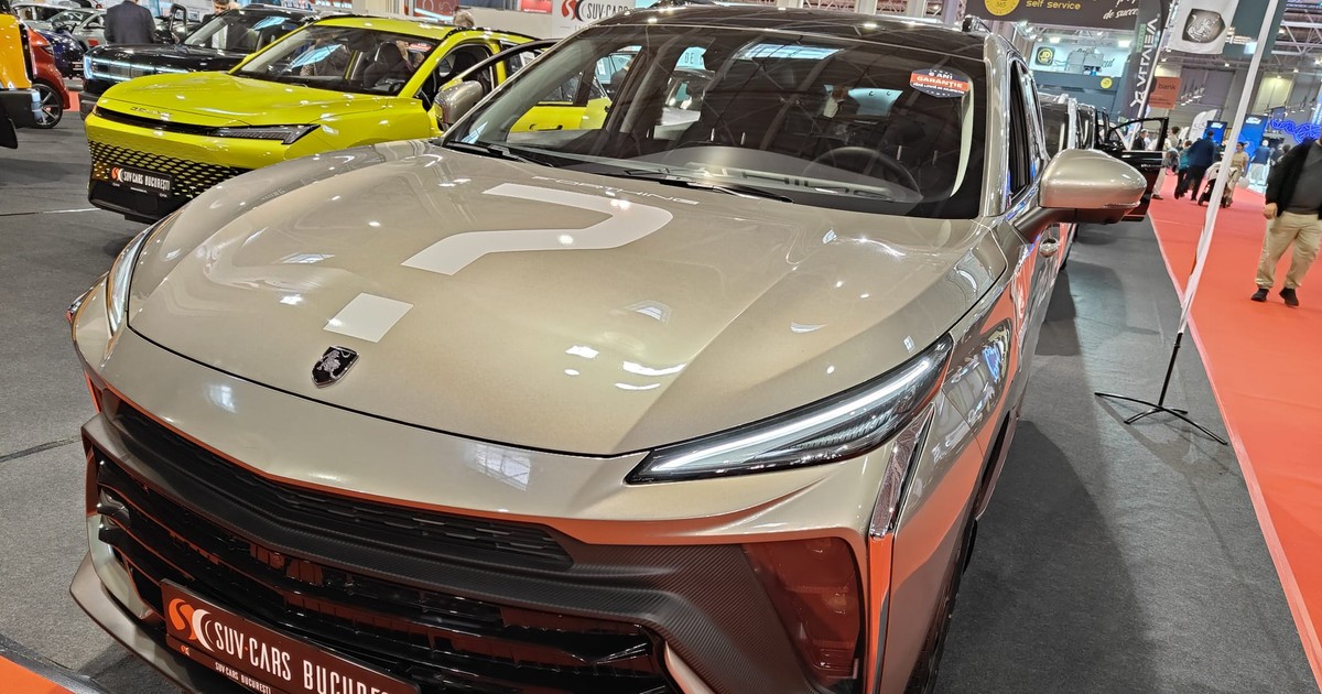 Dongfeng Forthing T5 Evo, culoare maro metalizat, la Targul Auto din București