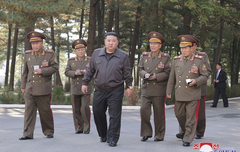 Kim Jong Un spune că distrugerea drumurilor spre Coreea de Sud marchează „sfârşitul relaţiei nefaste” cu Seulul