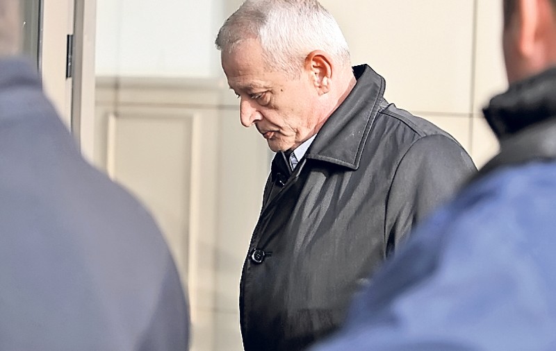 Abătut și tras la față! Șocul arestării pare să fi marcat serios starea de sănătate a lui Sorin Oprescu