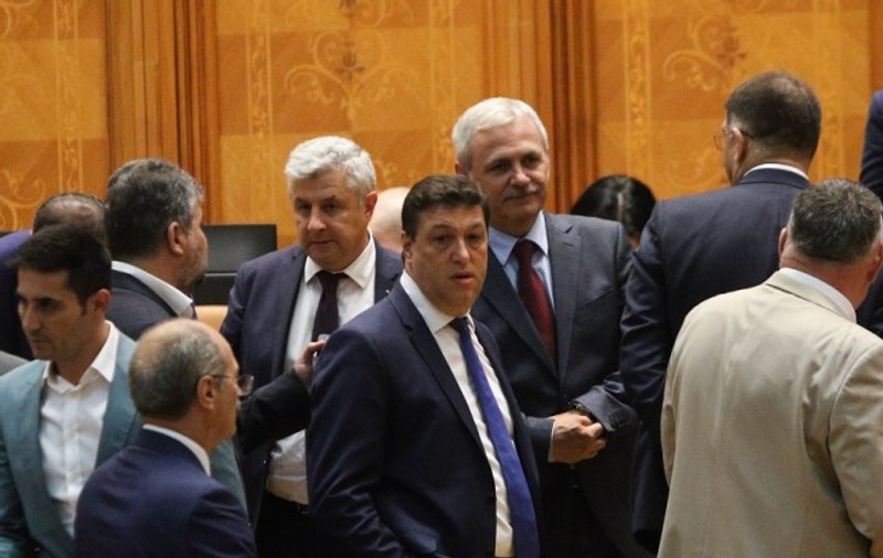 Guvernul va ataca la CCR refuzul lui Iohannis de a o numi pe Lia Olguţa Vasilescu ministru (surse)