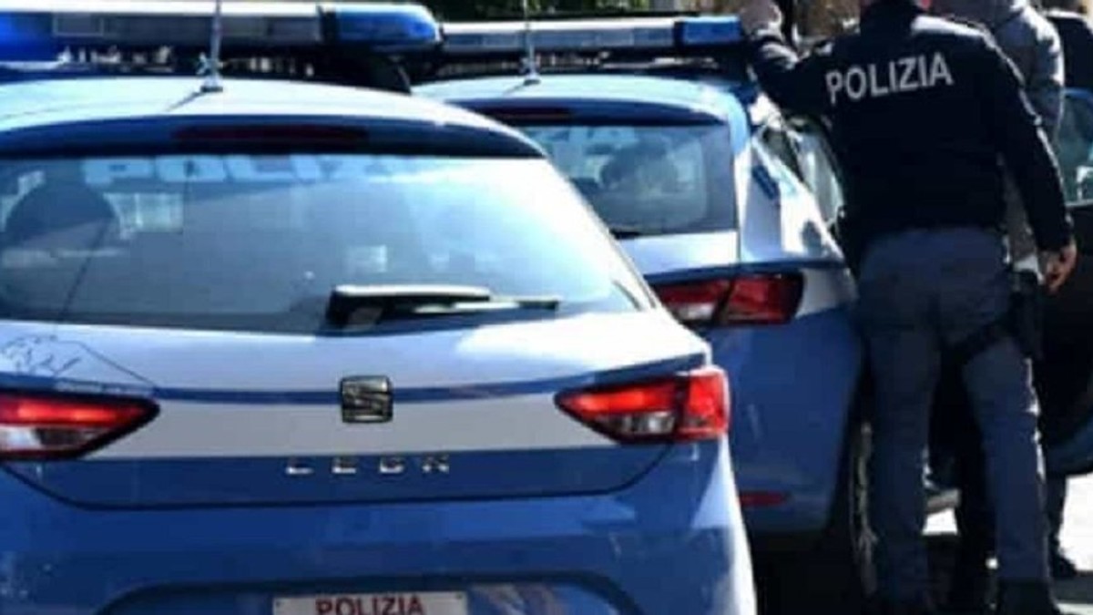 VIDEO Un italian îndrăgostit de o româncă mai tânără cu aproape 50 de ani a jefuit ca-n filme o poștă, ca să-și demonstreze iubirea