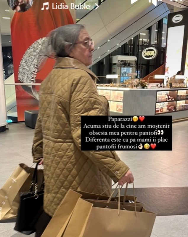 Cum a fost surprinsă mama Lidiei Buble într-un mall din București. Doamna Rahela are aceeași pasiune ca fiica ei: „Îi iau și luna de pe cer dacă vrea”