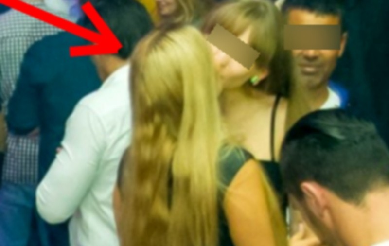 SĂRUT LESBI ÎNTRE "FETELE" LUI RADU MAZĂRE! Uite CE A FĂCUT EL când a văzut SCENA FIERBINTE | FOTO