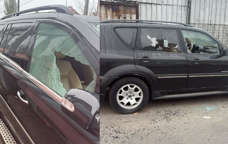 Mercedes și Rexton, parcate în centrul orașului Galați, împroșcate cu motorină și cu geamurile sparte: „Cineva a vrut să le incendieze, dar nu a mai apucat”