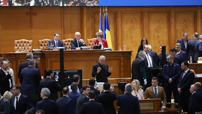 Ciprian Șerban și Ilie Bolojan în plenul Senatului FOTO Dumitru Angelescu