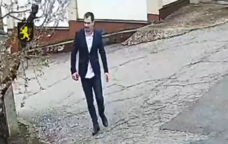 VIDEO. Un om de afaceri moldovean evadează înainte să fie băgat în arest. Acuzat că a înșelat sute de clienți români și moldoveni