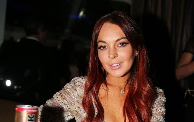 Ce băiat! Charlie Sheen i-a dat lui Lindsay Lohan 100.000 de dolari pentru a-şi plăti o parte din impozite