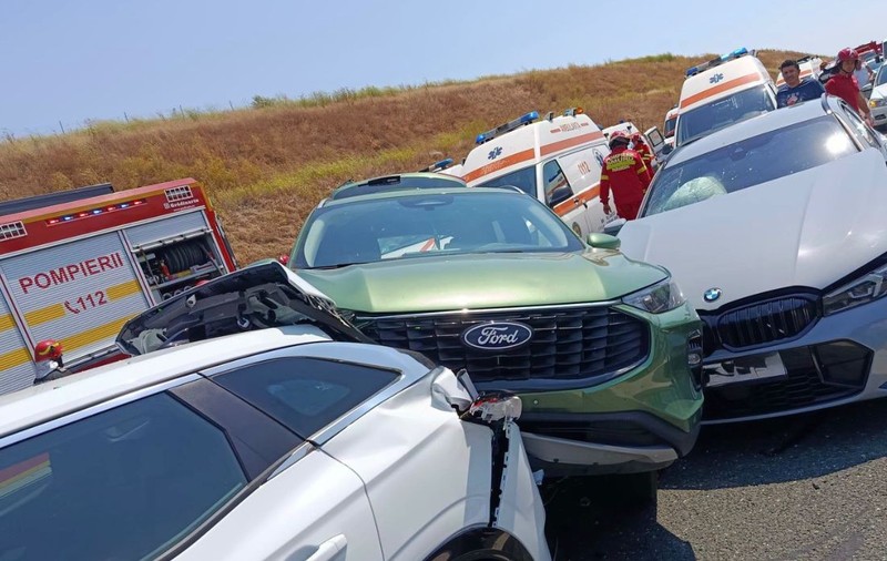 Carambol cu 6 mașini pe A2 și coloane kilometrice pe DN1 și DN7. Traficul rutier a fost deviat