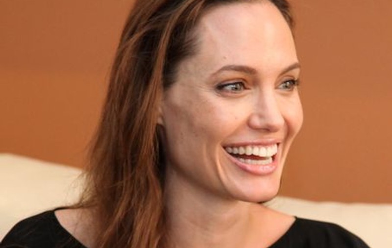 Angelina Jolie, numită cetăţean de onoare al oraşului Sarajevo