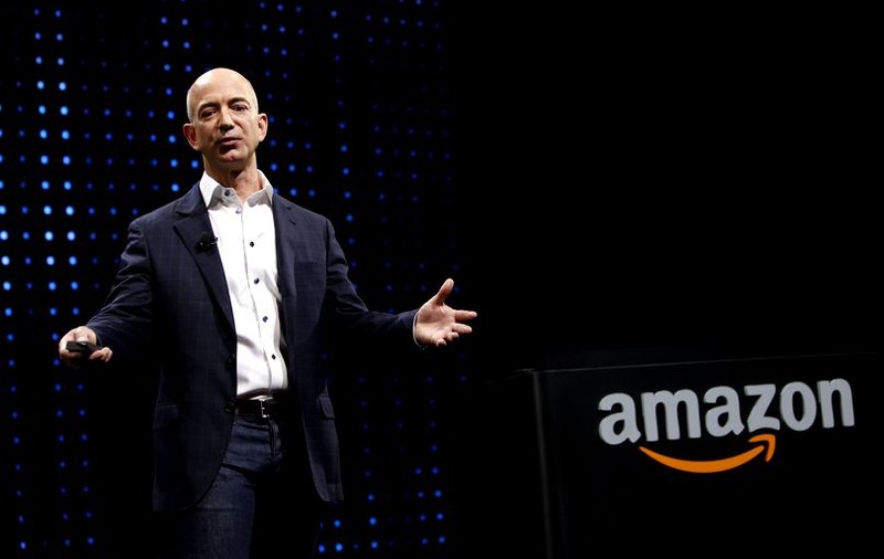 Amazon a depășit Google și a devenit a doua companie a lumii ca valoare. Jeff Bezos a ajuns la o avere de 131 de miliarde de dolari