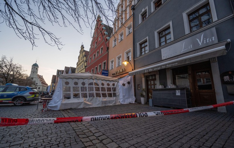Un bărbat a murit după ce a consumat băutură la un restaurant, în Germania. Alți 7 oameni au ajuns la spital