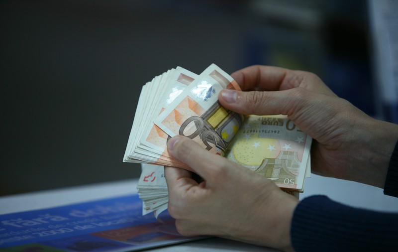 O româncă a primit alocații pentru copii în Germania, deși locuiește în Anglia! Acuzată de fraudă, riscă închisoarea