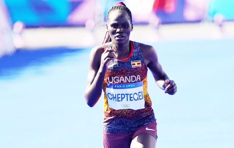 Bărbatul care a ucis-o pe maratonista olimpică Rebecca Cheptegei a murit