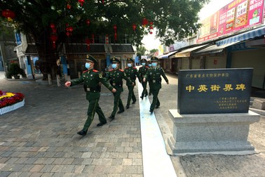 Strada aflată pe frontiera dintre provincia Shenzen și Hong Kong