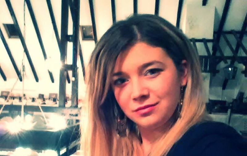 O fetiță din Suceava a rămas orfană în urma unui accident. Mama ei a murit