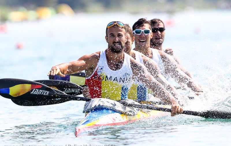 Băieți de aur! Echipajul României de canoe-4 1.000 m, campion mondial la Milano. ^Între băieți, un fotomodel cunoscut și un fotbalist cu opt medalii la activ! Altul a avut pojar și a concurat pe semnătură!