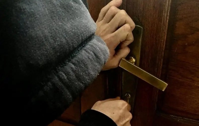 Doi bărbați care au dat zeci de spargeri în Alba și în alte județe, trimiși în judecată. Preferau casele persoanelor vârstnice