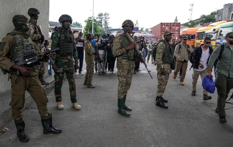 Jandarmi din Vâlcea, în concediu fără plată pentru a lupta în Congo alături de mercenarii lui Horațiu Potra