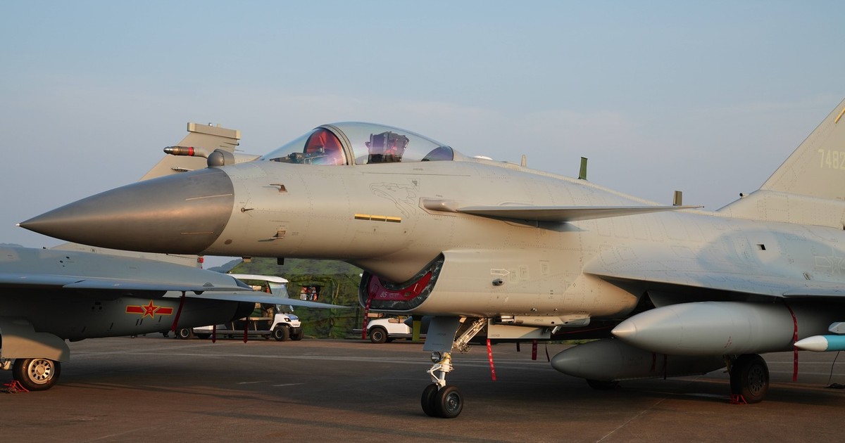 Avionul de luptă chinez de tip J-10C Foto: Profimedia