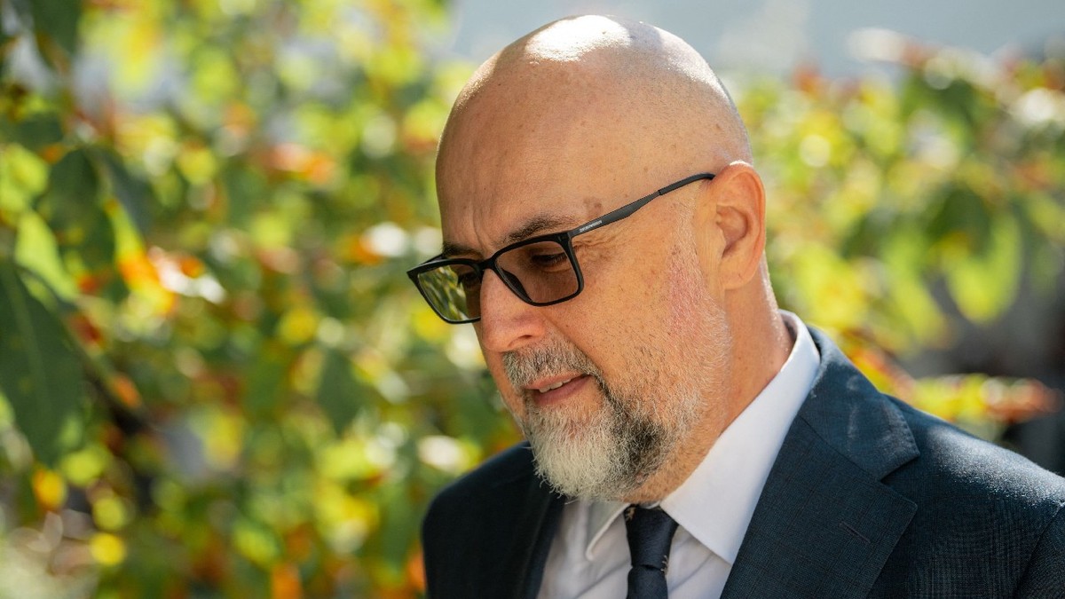 Viceprim-ministrul României, Hunor Kelemen, este surprins în timp ce președintele României, Nicușor Dan, invită membrii partidului UDMR, condus de președintele UDMR, Kelemen Hunor, la consultări privind numirea prim-ministrului României, la Palatul Cotroceni, București, România, pe 17 septembrie 2026.
