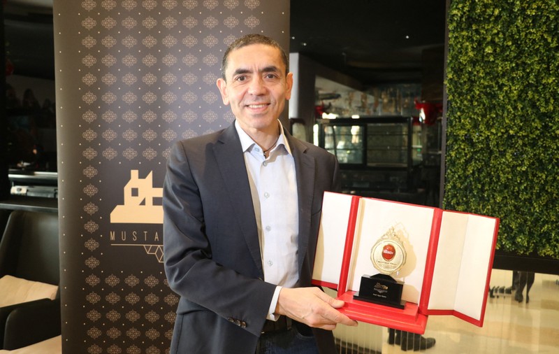Ugur Sahin, inventatorul vaccinului Pfizer-BioNTech, a ajuns printre cei mai bogaţi oameni din lume, cu o avere de peste 5 miliarde de dolari