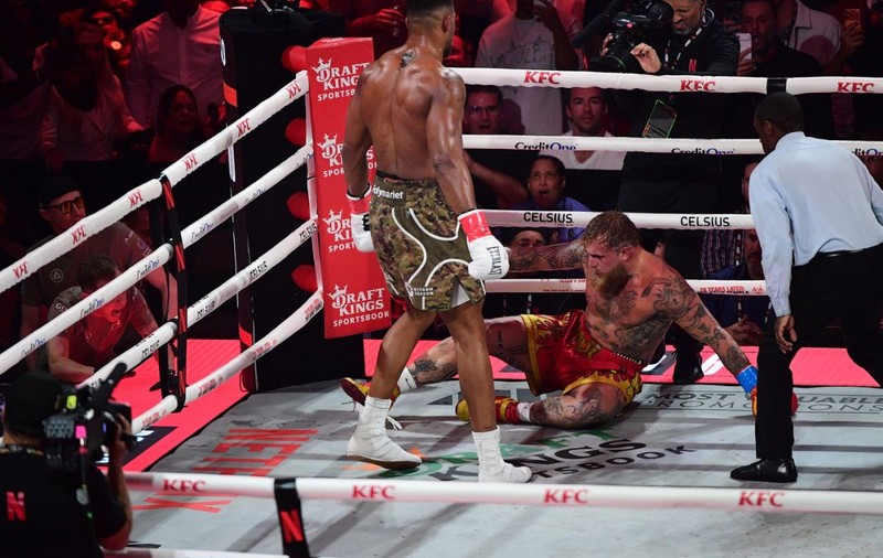 Influencerul Jake Paul a fost distrus și rănit grav de Anthony Joshua într-un meci de box extrem de criticat: „M-a bătut măr”