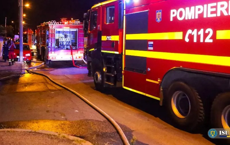 Cameră cu probe confiscate de Poliția Capitalei, arsă în urma incendiului izbucnit la subsolul unei clădiri din sectorul 6