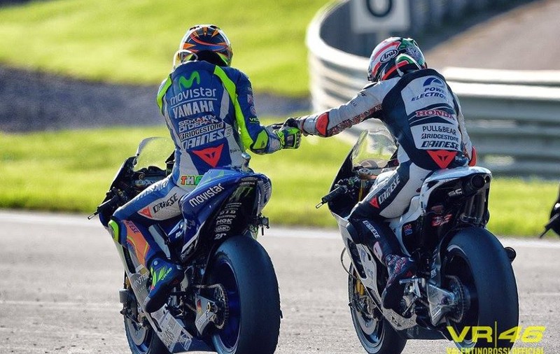 Multiplul campion mondial MotoGP, Valentino Rossi, despre Nicky Hayden: „Suntem cu toții alături de tine”